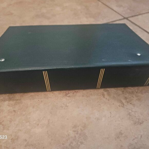 Photo album Leatherette Refillable 3 Ring holds 4x6 photos  Binder - Picture 4 of 4